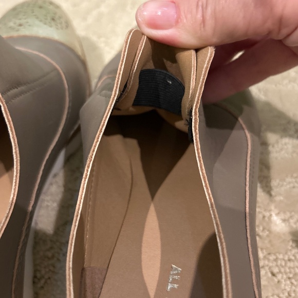 Shoes - Picture 6 of 7